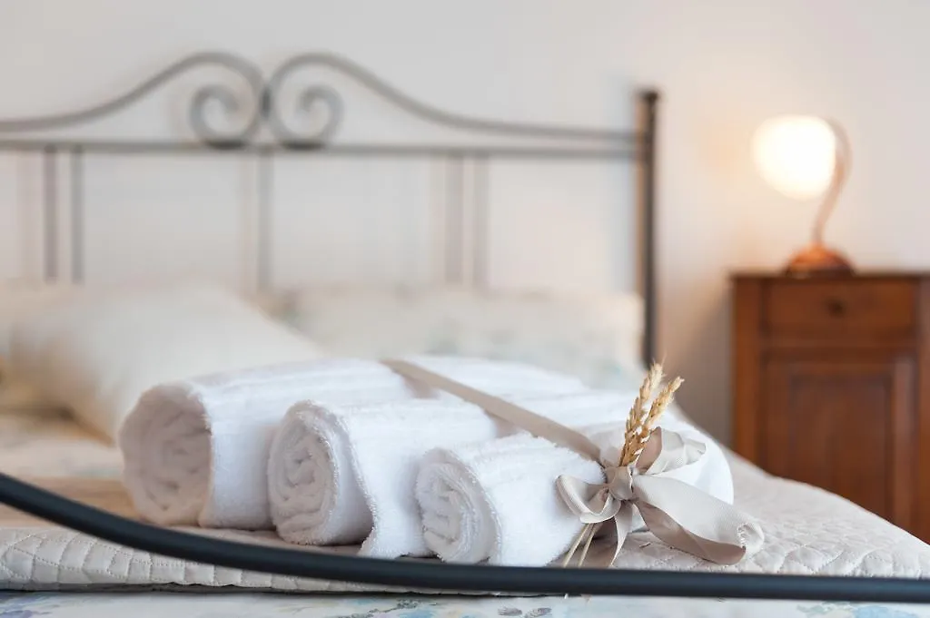 Palazzo Del Borgo Guest House Chianni Italy